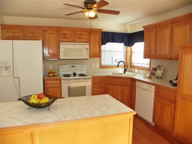 321 Mulberry Dr, Raymore, MO 64083 - photo 5