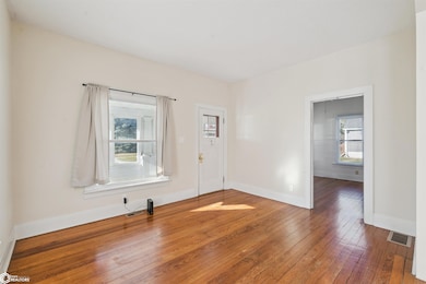 403 S Webster St, Le Grand, IA 50142 - photo 6