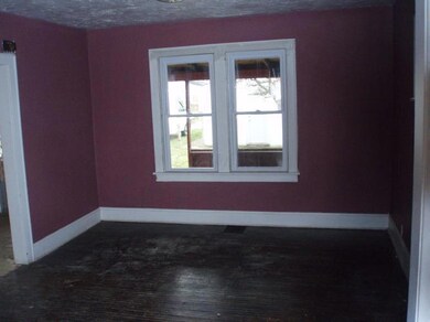 2410 Sullivant dining room