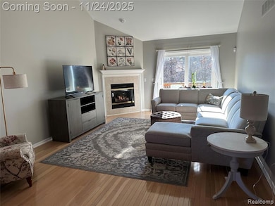 620 Shoreline Dr unit 27, Fenton, MI 48430 - photo 3