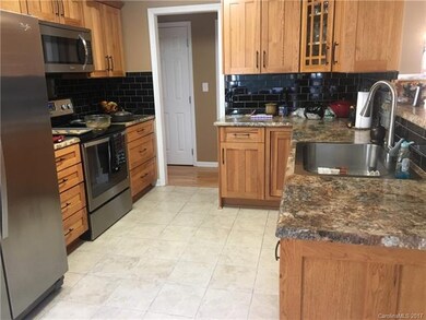 221 Oak Apple Ln, Hendersonville, NC 28792 - photo 2