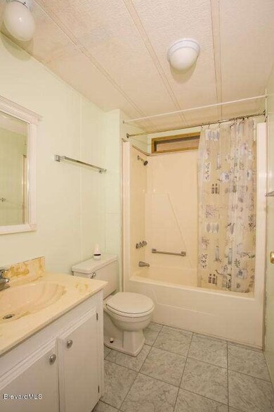 707 Silverthorn - Guest Bathroom