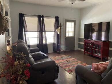 607 W Locust St, Whitewright, TX 75491 - photo 7