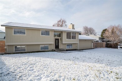 830 Manzanal St NE, East Wenatchee, WA 98802 - photo 3