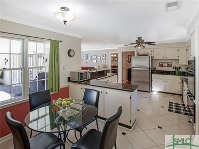 Spacious Kitchen with Breakfast bar and island