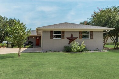 421 Navajo Trail, Gainesville, TX 76240 - photo 3