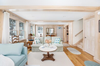 006-photo-living-room-6779181