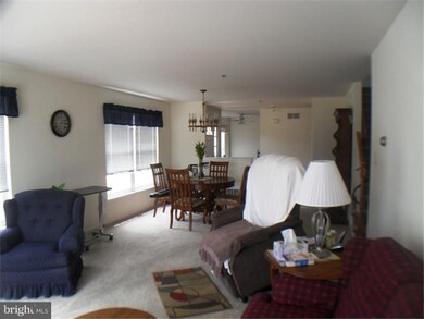 305 Jefferson Ct, Royersford, PA 19468 - photo 4