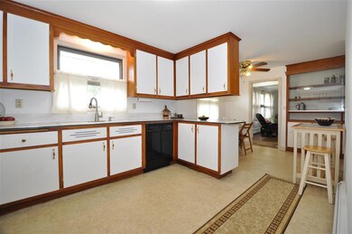 41 Dudley St, Manchester, NH 03103 - photo 4