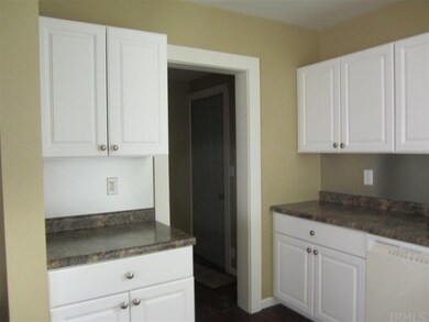 338 W 4th St, Auburn, IN 46706 - photo 4