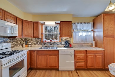 108 Forsythia Ln, Kunkletown, PA 18058 - photo 4