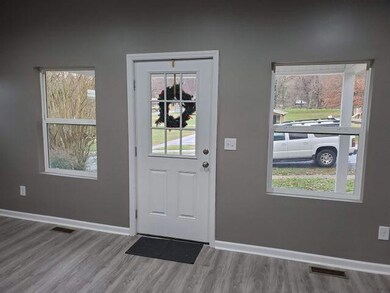 204 W Poplar St, Johnson City, TN 37604 - photo 4