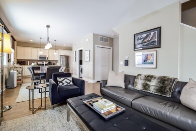 002-photo-living-room-6721760