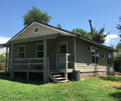 747 S Bluff Ave, Tahlequah, OK 74464 - photo 2