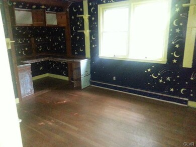 446 Robin Rd, Allentown, PA 18104 - photo 6