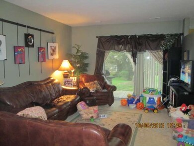 1741 Chesapeake Ln unit 3, Schaumburg, IL 60193 - photo 2