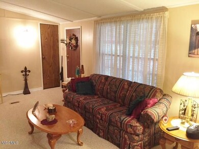 living room (640x480)