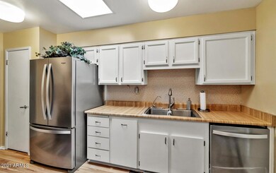 10629 Aztec Dr-large-008-006-10629 W Azt