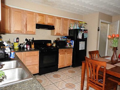 32 Erastus St unit B, Providence, RI 02909 - photo 3