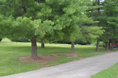 209 Beams Dr, Harrodsburg, KY 40330 - photo 2