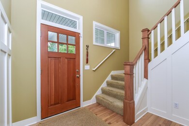 004-Foyer-4814428-medium