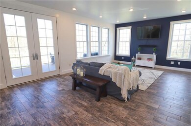 Anderson windows & LED lights found throughout the