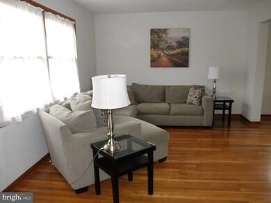 402 Norway Dr, Lansdale, PA 19446 - photo 3