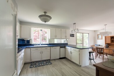 192 Hyacinth St, Fall River, MA 02720 - photo 3