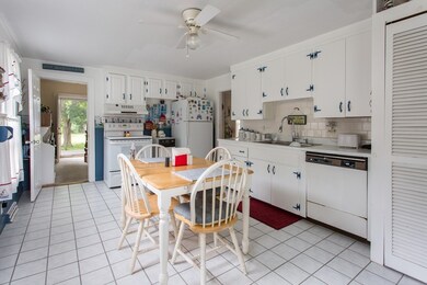 39 West St, West Brookfield, MA 01585 - photo 3