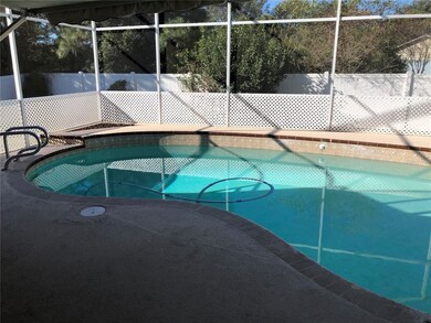 Relax poolside!