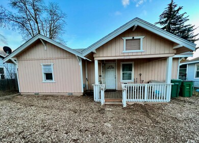 2010 Vine Ave, Klamath Falls, OR 97601 - photo 2