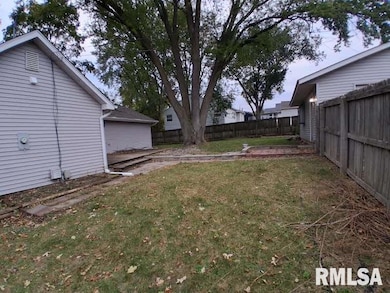 1344 W 37th St, Davenport, IA 52806 - photo 5