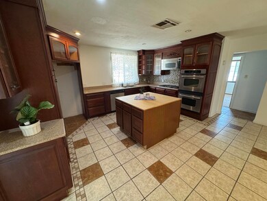 Guest bathroom 2