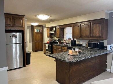 411 Silver St, Okolona, MS 38860 - photo 6