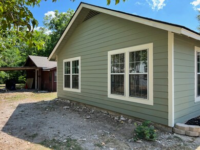 3106 10th St, Bay City, TX 77414 - photo 2