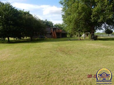 5831 SW 58th St, Topeka, KS 66619 - photo 4