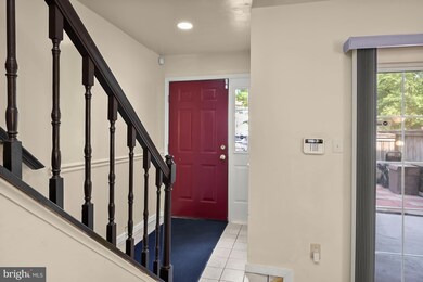 8 Alpen Green Ct unit 204, Burtonsville, MD 20866 - photo 3