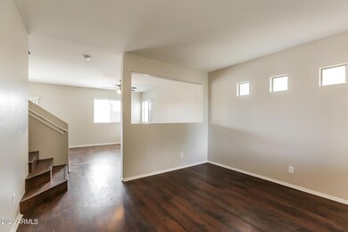 004-photo-living-room-10832151