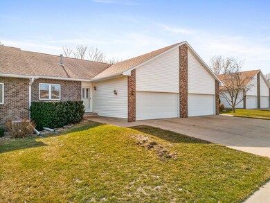 2916 W 4th St, Cedar Falls, IA 50613 - photo 2