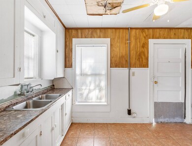 1813 Cottonwood Ave, Bay City, TX 77414 - photo 6