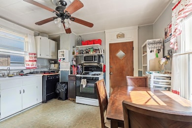 1756 Bruck St (Interior)-9