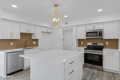 407 E Orion St-12