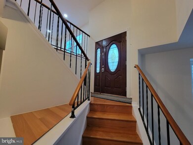 12631 Etruscan Dr, Herndon, VA 20171 - photo 4