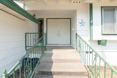 543 Hemlock Ave, Central Point, OR 97502 - photo 2