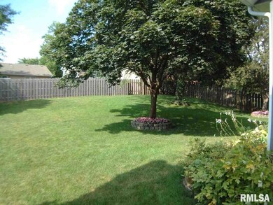 1034 W 57th Place, Davenport, IA 52806 - photo 4