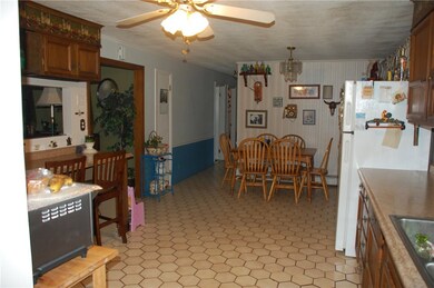 eat in kitchen/dining area