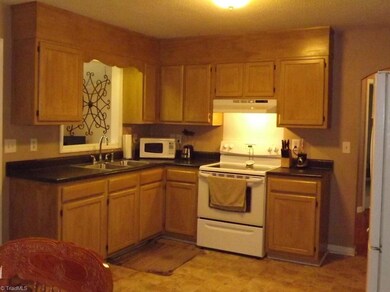 254 Oak Leaf Rd, Asheboro, NC 27205 - photo 4