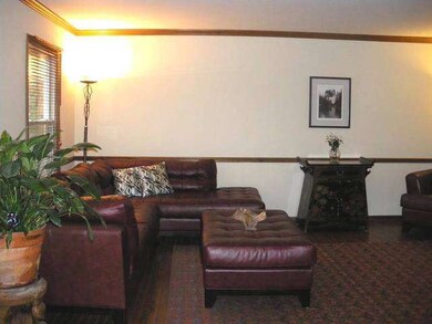 2400 Thaxton Ct, Naperville, IL 60565 - photo 2