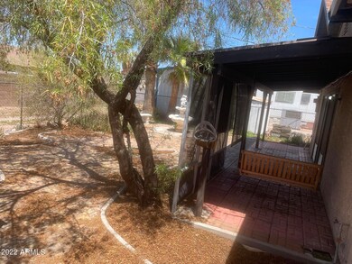 Patio-Yard-628 S Desert View