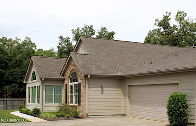 8653 Parkview Oaks Cir, Olive Branch, MS 38654 - photo 2